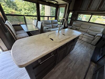 2018 Grand Design Solitude ST310GK - Photo 11 - Oregon City, OR 97045