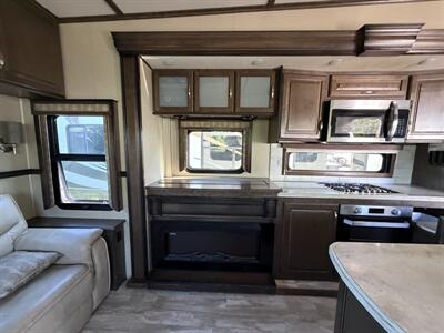 2018 Grand Design Solitude ST310GK - Photo 8 - Oregon City, OR 97045