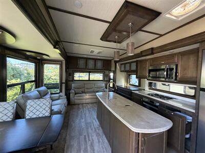 2018 Grand Design Solitude ST310GK - Photo 5 - Oregon City, OR 97045