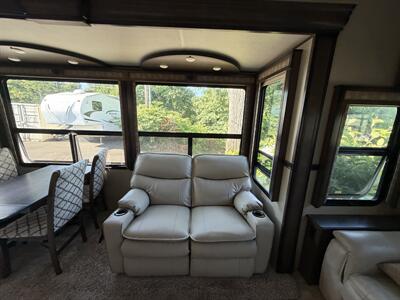 2018 Grand Design Solitude ST310GK - Photo 7 - Oregon City, OR 97045