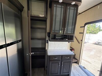 2018 Grand Design Solitude ST310GK - Photo 12 - Oregon City, OR 97045