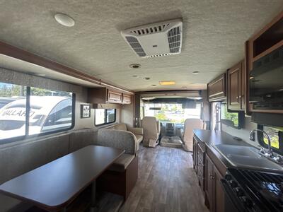 2017 Winnebago Vista 31KE   - Photo 10 - Oregon City, OR 97045