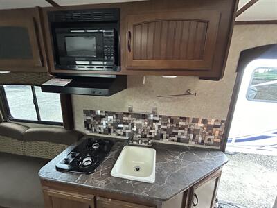 2016 Jayco Jay Feather 16XRB   - Photo 9 - Oregon City, OR 97045