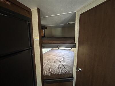 2016 Keystone Hideout 24BHSWE   - Photo 11 - Oregon City, OR 97045