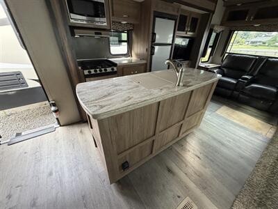 2018 Keystone Atlas 2952RLF   - Photo 15 - Oregon City, OR 97045