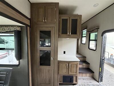 2018 Keystone Atlas 2952RLF   - Photo 12 - Oregon City, OR 97045