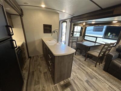 2018 Keystone Cougar 34TSB   - Photo 11 - Oregon City, OR 97045