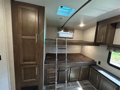 2018 Keystone Cougar 34TSB   - Photo 14 - Oregon City, OR 97045