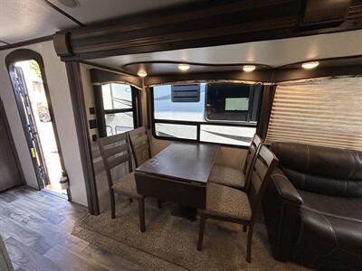 2018 Keystone Cougar 34TSB   - Photo 8 - Oregon City, OR 97045