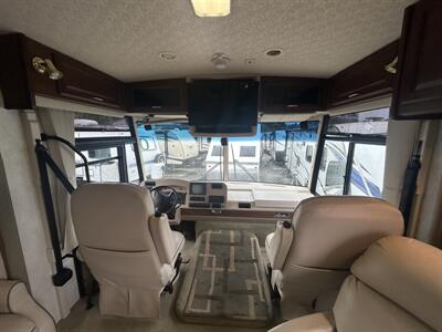 2003 Winnebago Adventurer 33V   - Photo 7 - Oregon City, OR 97045