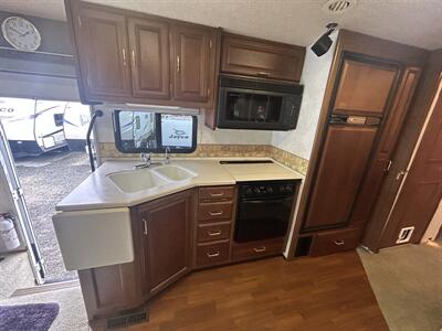 2003 Winnebago Adventurer 33V   - Photo 16 - Oregon City, OR 97045