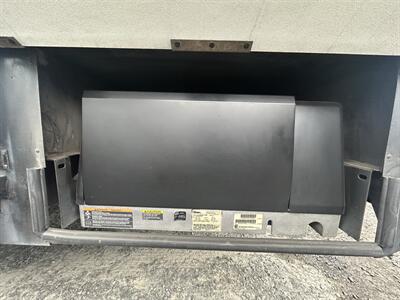 2003 Winnebago Adventurer 33V   - Photo 21 - Oregon City, OR 97045