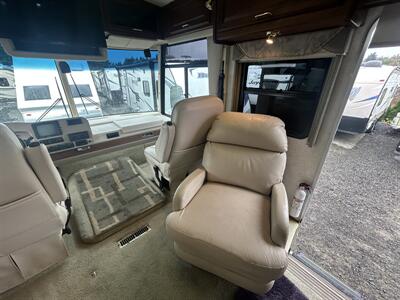 2003 Winnebago Adventurer 33V   - Photo 11 - Oregon City, OR 97045