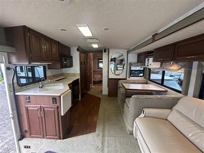 2003 Winnebago Adventurer 33V   - Photo 9 - Oregon City, OR 97045
