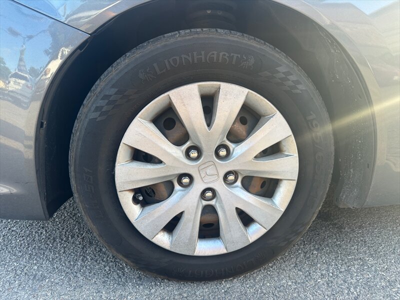 2012 Honda Civic LX - Photo 5 - Hawthorne, CA 90250