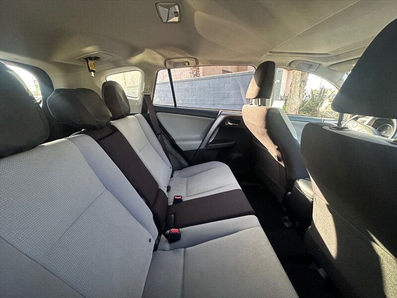 2017 Toyota RAV4 XLE - Photo 8 - Hawthorne, CA 90250