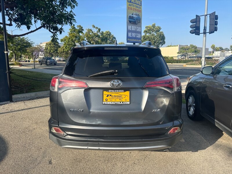 2017 Toyota RAV4 XLE - Photo 6 - Hawthorne, CA 90250