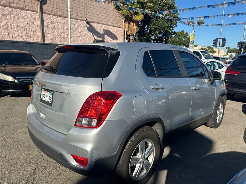 2019 Chevrolet Trax LS - Photo 8 - Hawthorne, CA 90250