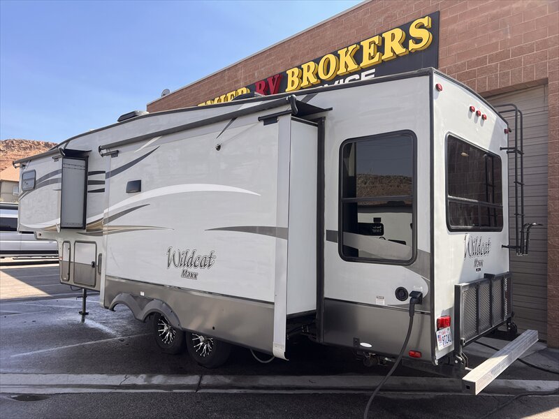 2016 FOREST RIVER WILDCAT 295 5TH - Photo 3 - St. George, UT 84790