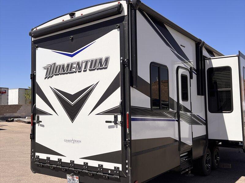 2022 Grand Design Momentum 320G - Photo 7 - St. George, UT 84790