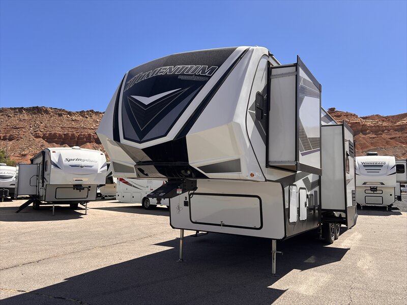 2022 Grand Design Momentum 320G - Photo 2 - St. George, UT 84790
