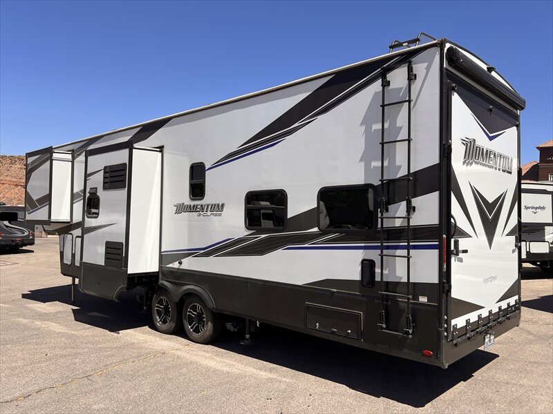 2022 Grand Design Momentum 320G - Photo 8 - St. George, UT 84790
