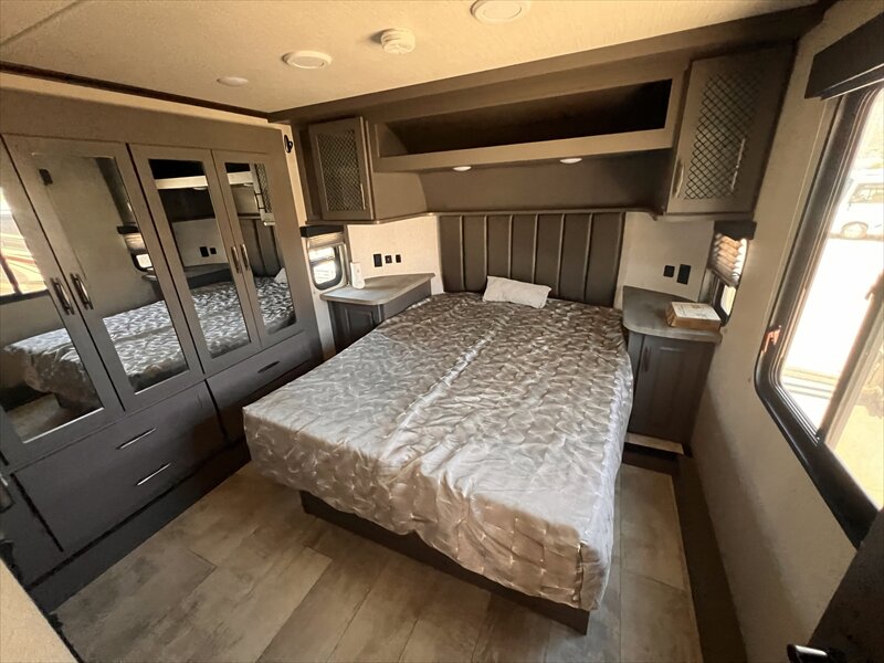 2022 Grand Design Momentum 320G - Photo 18 - St. George, UT 84790