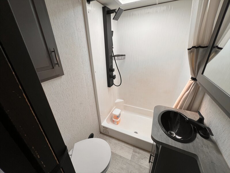 2022 Grand Design Momentum 320G - Photo 19 - St. George, UT 84790
