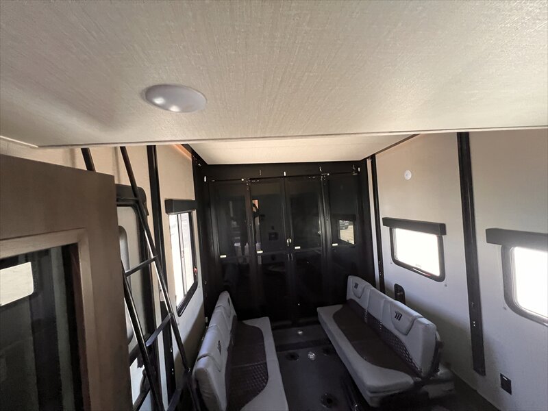 2022 Grand Design Momentum 320G - Photo 15 - St. George, UT 84790