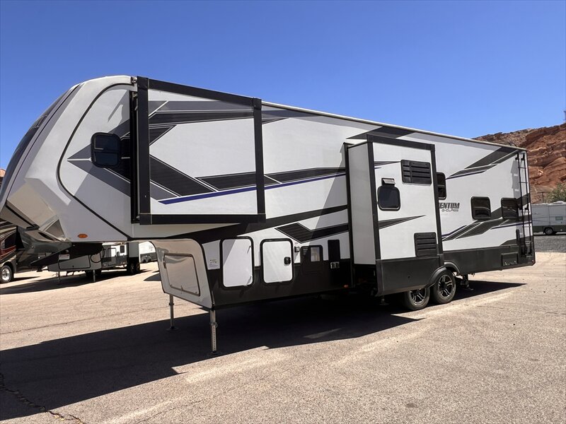 2022 Grand Design Momentum 320G - Photo 3 - St. George, UT 84790