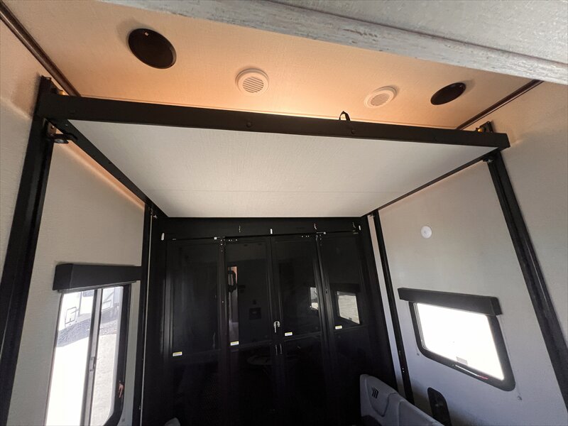 2022 Grand Design Momentum 320G - Photo 11 - St. George, UT 84790