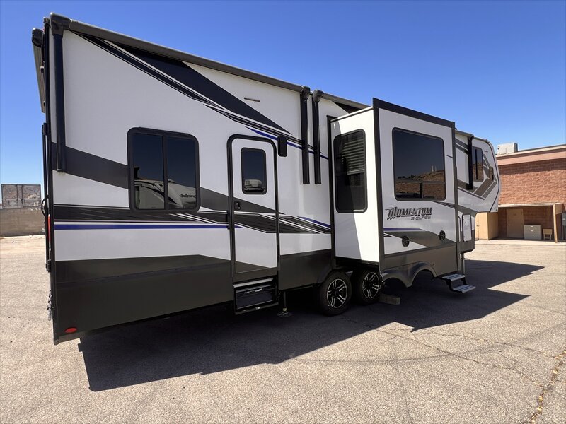 2022 Grand Design Momentum 320G - Photo 6 - St. George, UT 84790