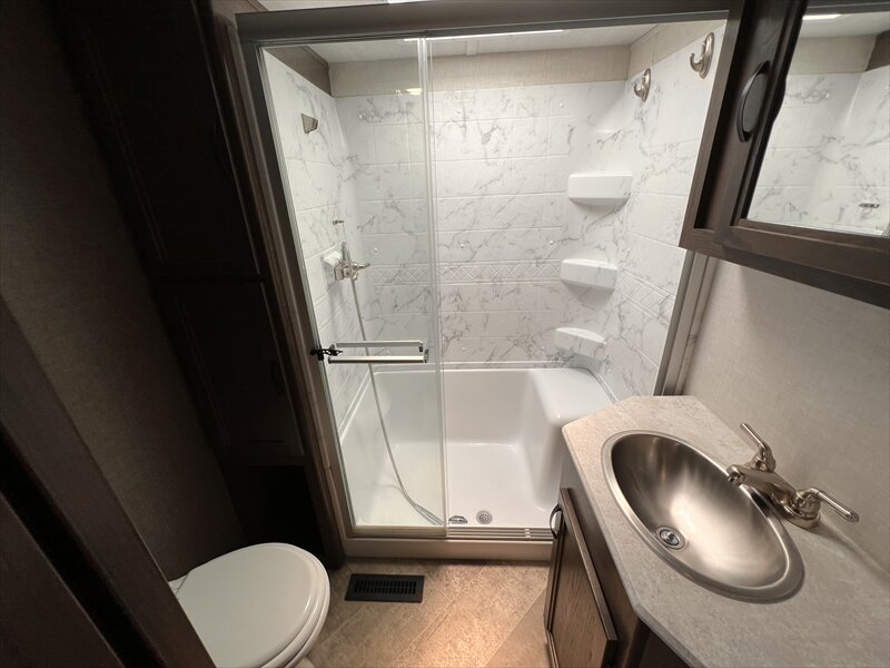 2021 Winnebago VOYAGE 3134 - Photo 17 - St. George, UT 84790