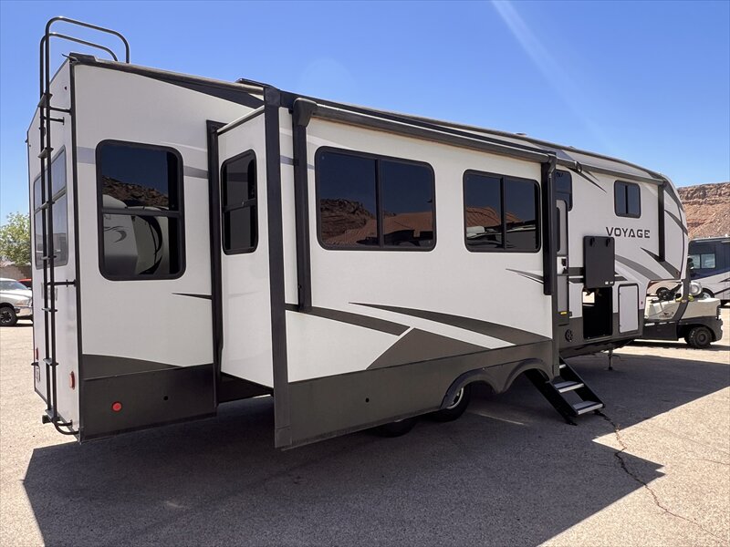 2021 Winnebago VOYAGE 3134 - Photo 7 - St. George, UT 84790
