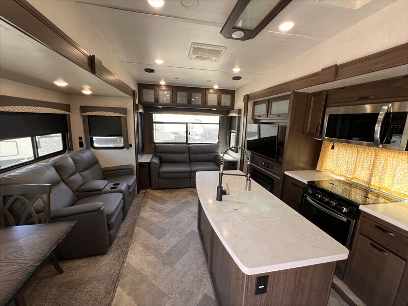 2021 Winnebago VOYAGE 3134 - Photo 11 - St. George, UT 84790