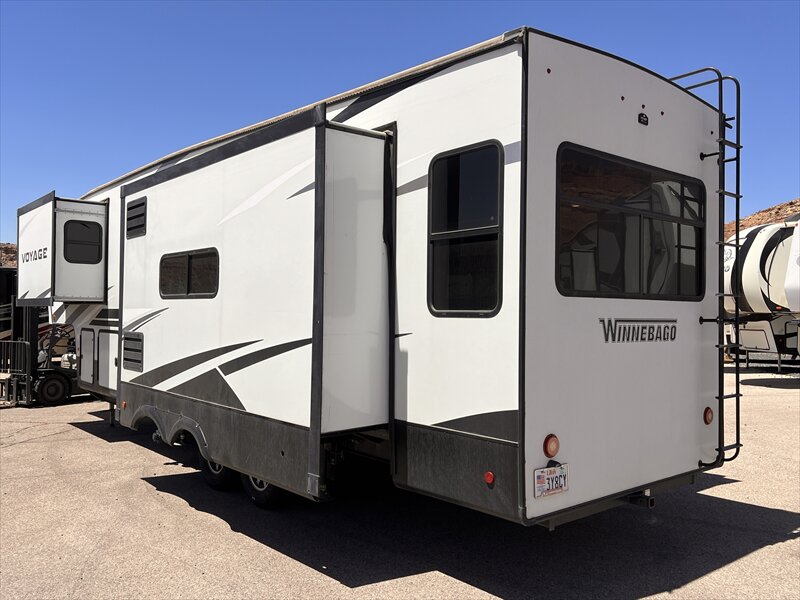 2021 Winnebago VOYAGE 3134 - Photo 3 - St. George, UT 84790