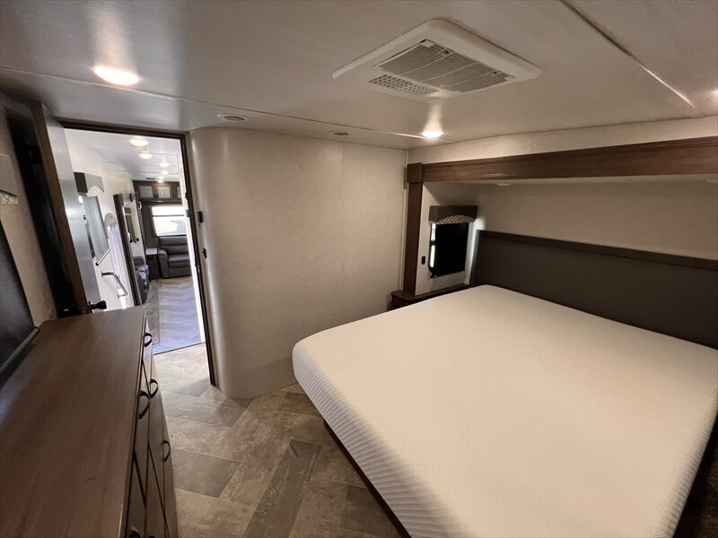 2021 Winnebago VOYAGE 3134 - Photo 19 - St. George, UT 84790