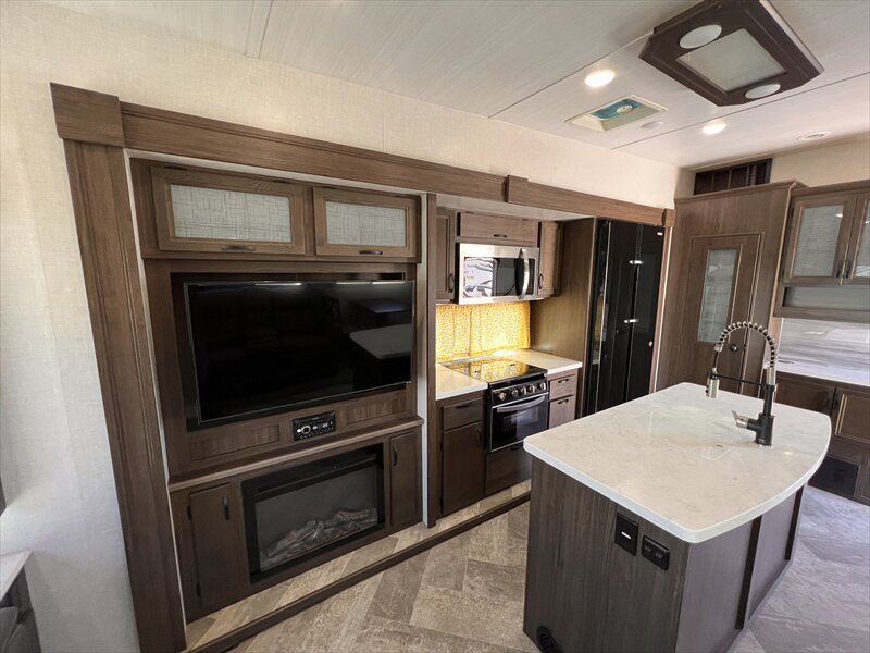 2021 Winnebago VOYAGE 3134 - Photo 14 - St. George, UT 84790