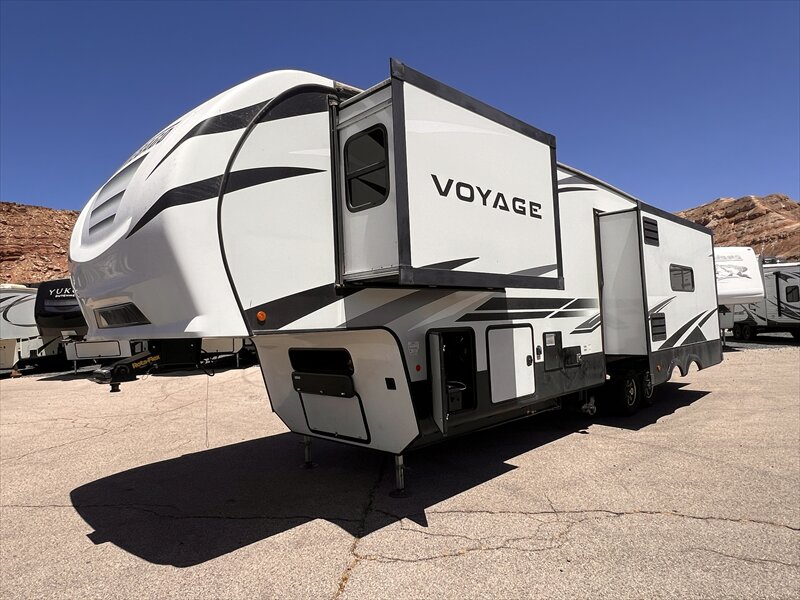 2021 Winnebago VOYAGE 3134 - Photo 2 - St. George, UT 84790