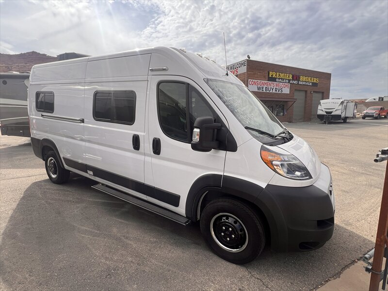2022 Winnebago Solis 59P  