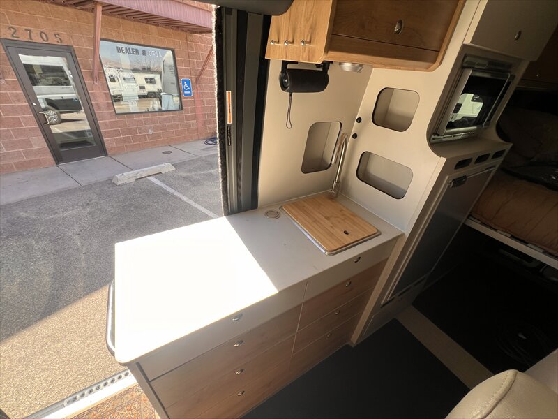 2024 Airstream Rangeline 20 poptop - Photo 13 - St. George, UT 84790