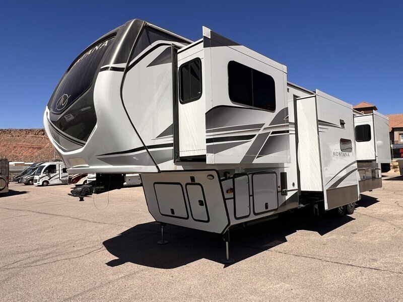 2024 Keystone Montana 3761FL - Photo 2 - St. George, UT 84790