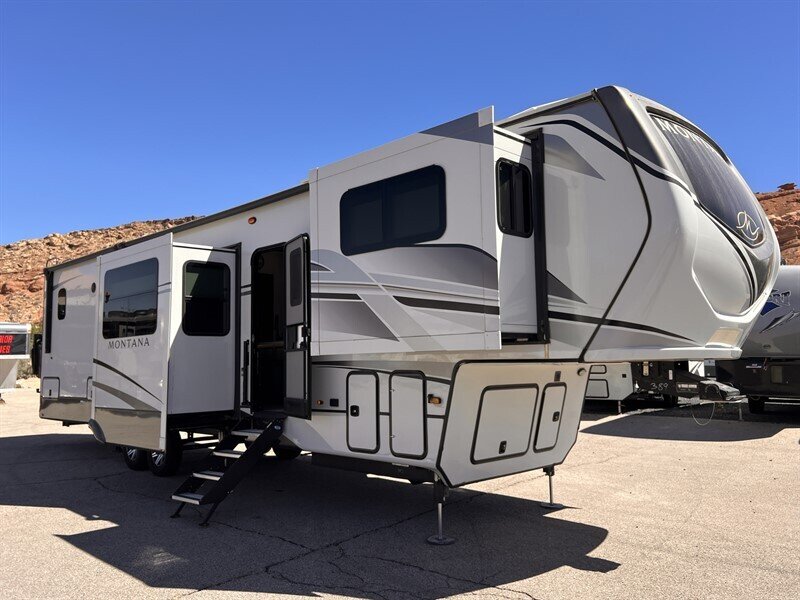 2024 Keystone Montana 3761FL - Photo 1 - St. George, UT 84790