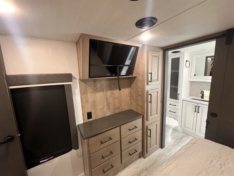 2024 Keystone Montana 3761FL - Photo 20 - St. George, UT 84790