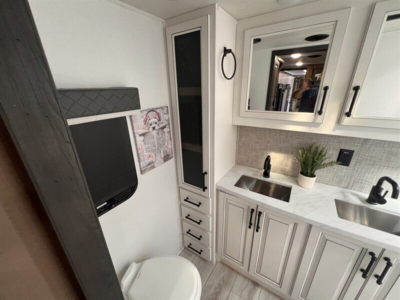 2024 Keystone Montana 3761FL - Photo 21 - St. George, UT 84790