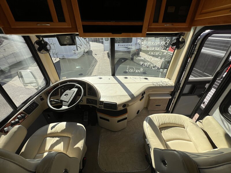 2006 Fleetwood Bounder 38N - Photo 6 - St. George, UT 84790