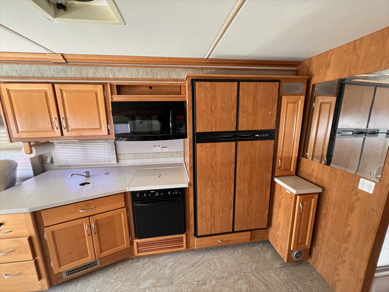 2006 Fleetwood Bounder 38N - Photo 13 - St. George, UT 84790
