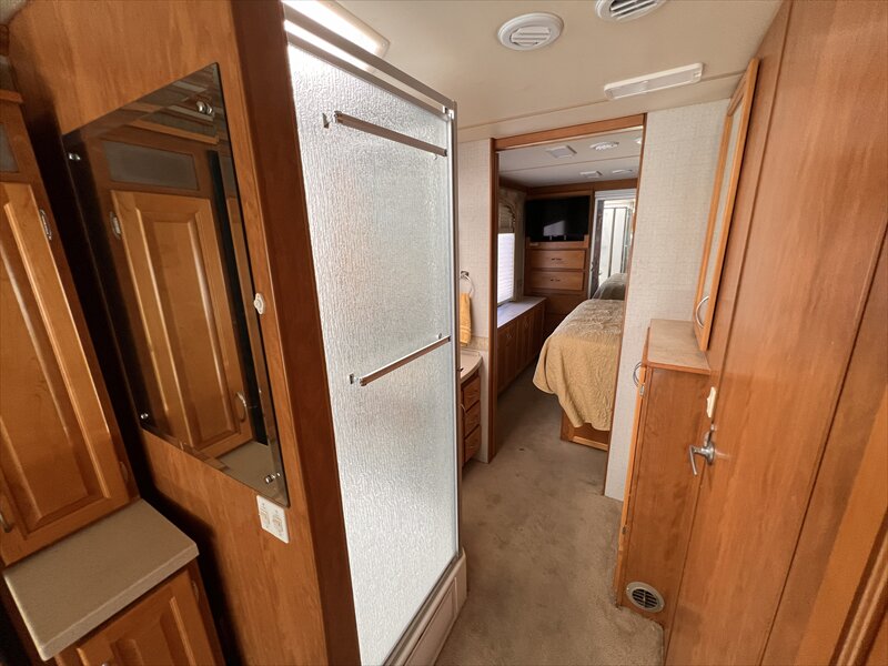 2006 Fleetwood Bounder 38N - Photo 14 - St. George, UT 84790