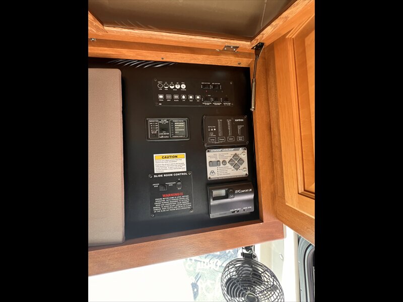2006 Fleetwood Bounder 38N - Photo 21 - St. George, UT 84790