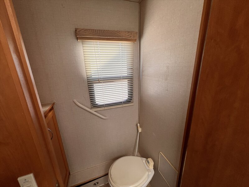 2006 Fleetwood Bounder 38N - Photo 15 - St. George, UT 84790